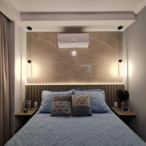 Conforto com ar, tvs smart, na quadra da praia do Forte, em frente à Feira Artesanato